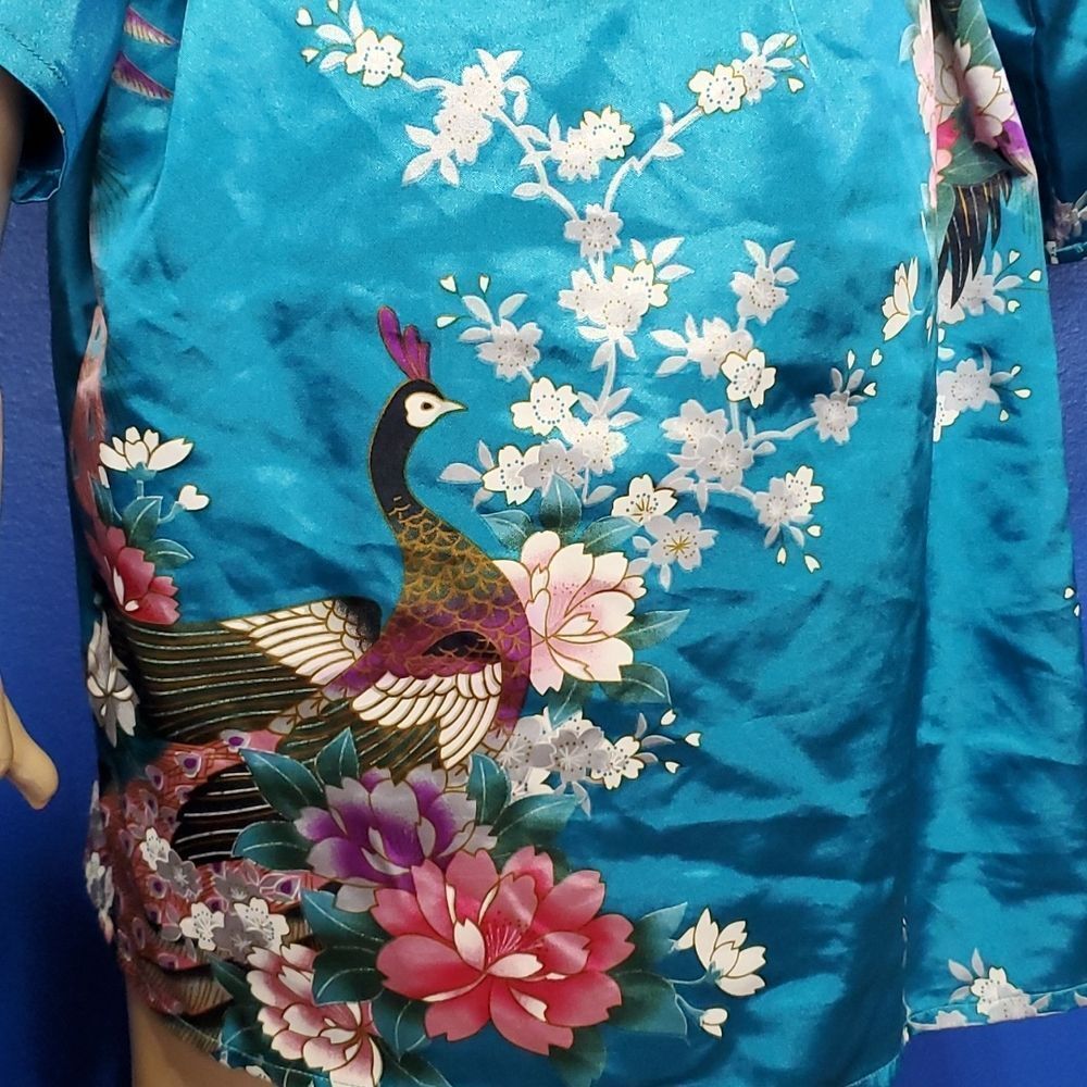 Satin Gorgeous Kimono Style Robe ✨️ - Picture 9 of 11